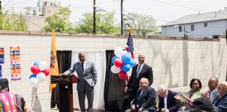 Cory Booker on His Side, Newark’s Mayor Charts a Pragmatic Second Term