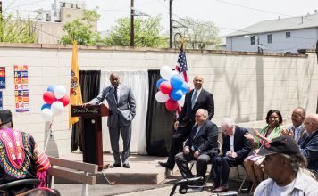 Cory Booker on His Side, Newark’s Mayor Charts a Pragmatic Second Term