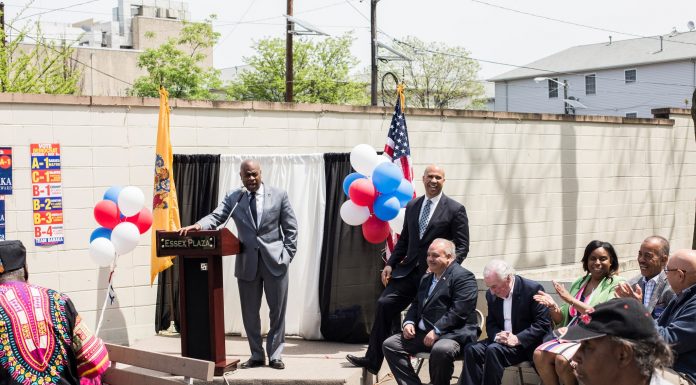 Cory Booker on His Side, Newark’s Mayor Charts a Pragmatic Second Term